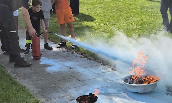 Ugnies ir saugumo pamokos vaikams – ugniagesiai lankėsi Buivydžiuose